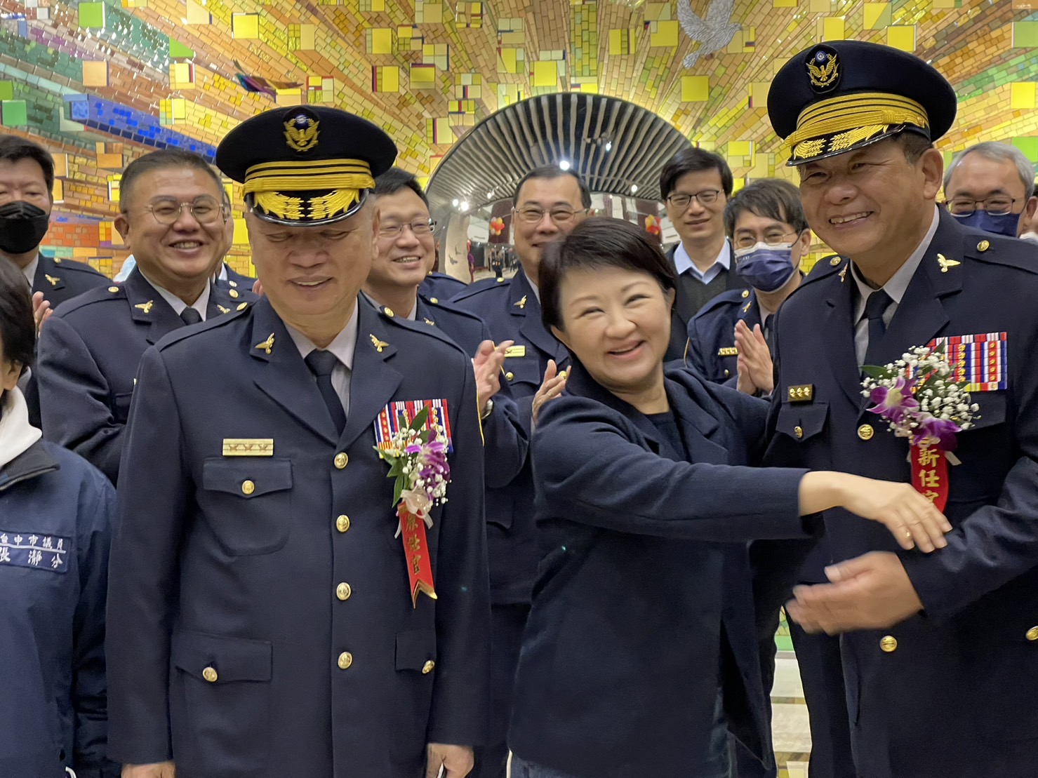 台中市長盧秀燕對李文章局長交付重任承先啟後寄予厚望。(圖/記者謝榮浤攝)