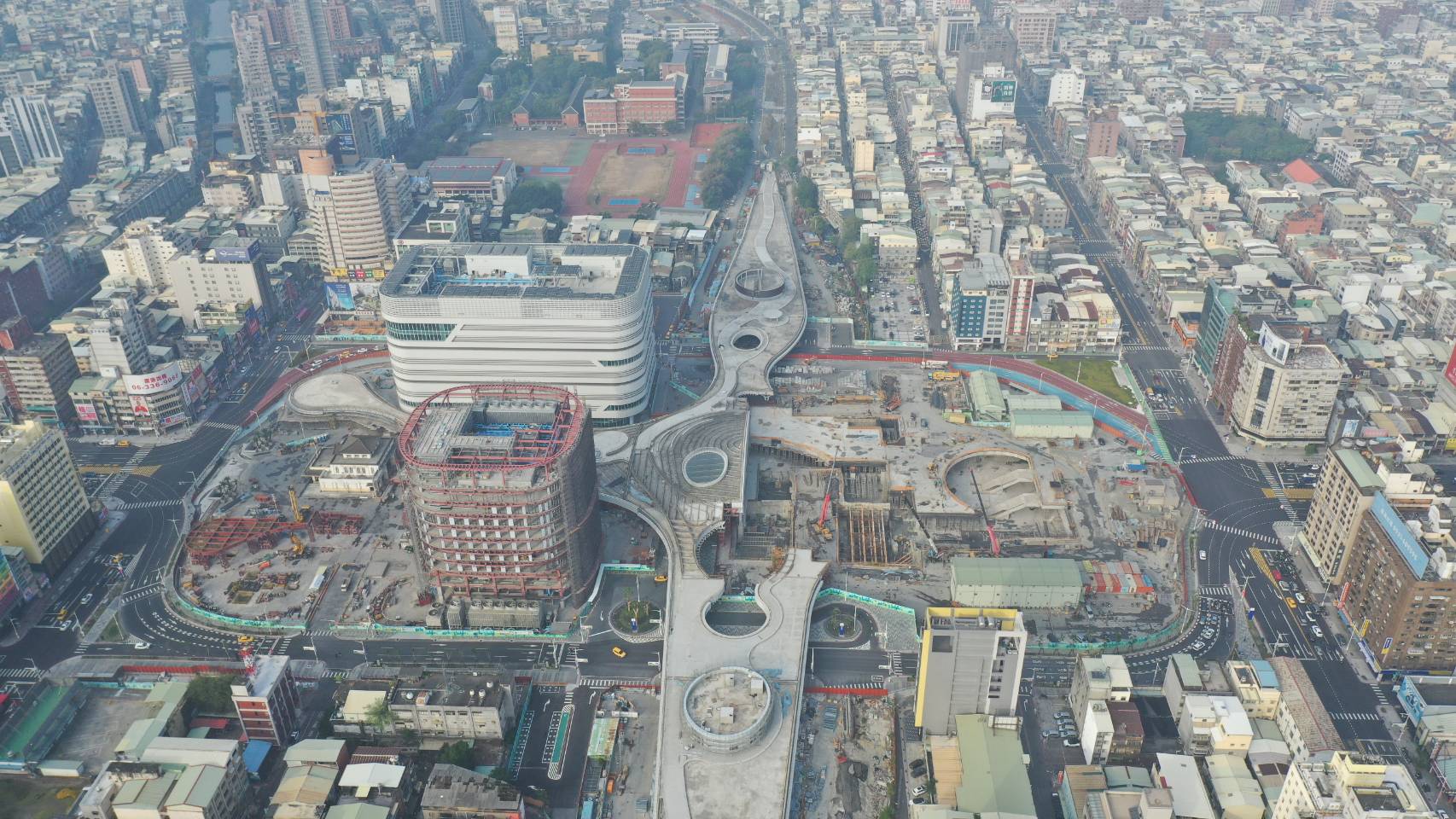 鐵路地下化新高雄車站逐漸成形 林欽榮副市長率隊工安稽查 期勉工區維持零工安