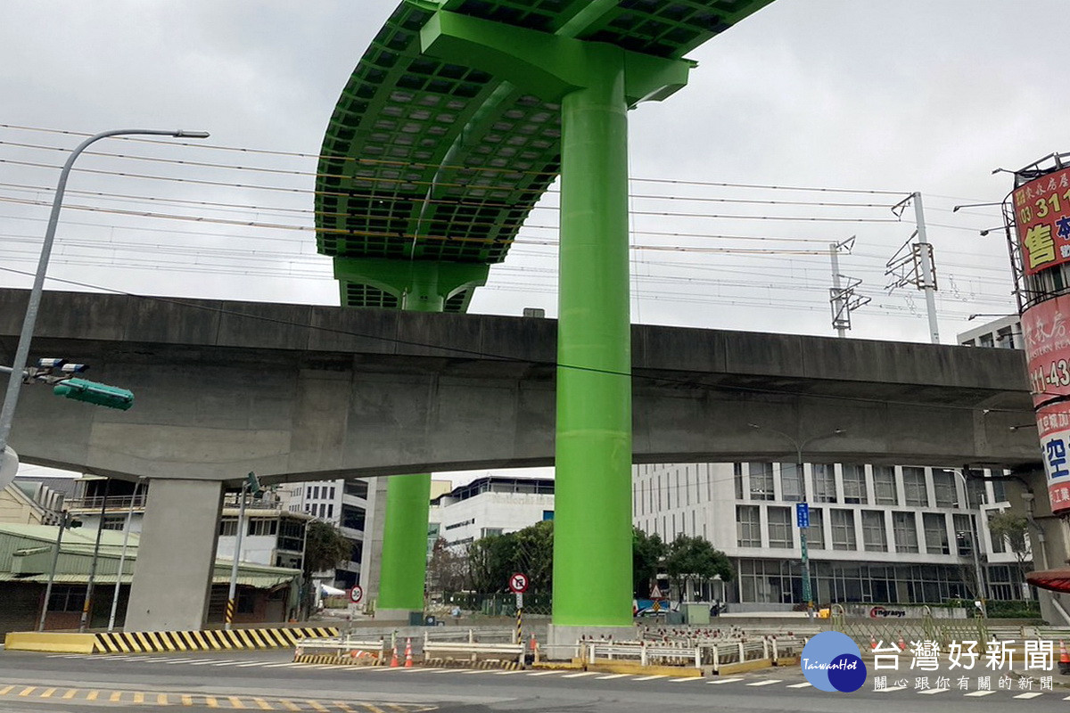 完成國內首座跨越高鐵捷運橋梁作業,桃園捷運綠線邁向歷史新紀元。