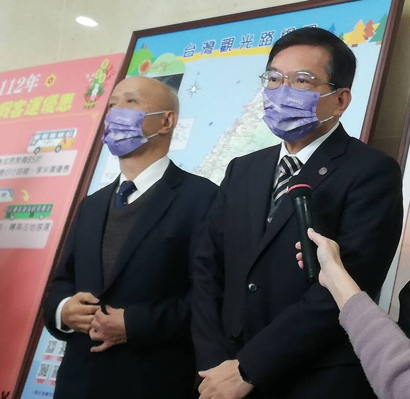 外界關注內閣是否改組,王國材(右)表示,能不能繼續留任,不是他能決定。中央社