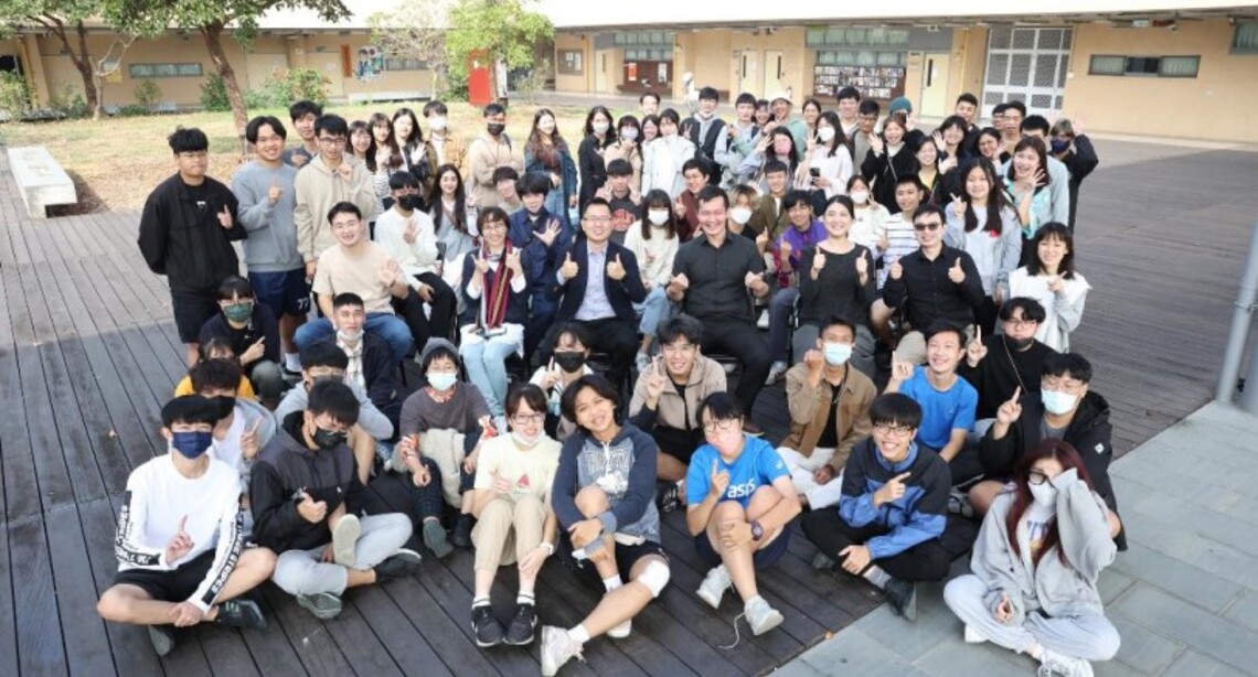 高雄大學建築學系「建築設計」及「素描」課程聯合成果展   展出空間觀察再造、左營5場域描繪