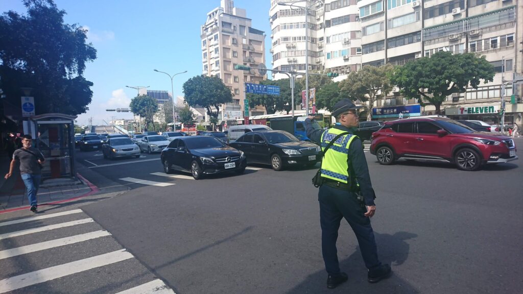 士林分局分局長吳慶鴻特別指示統合所有警力全力投入春節期間交通安全順暢工作