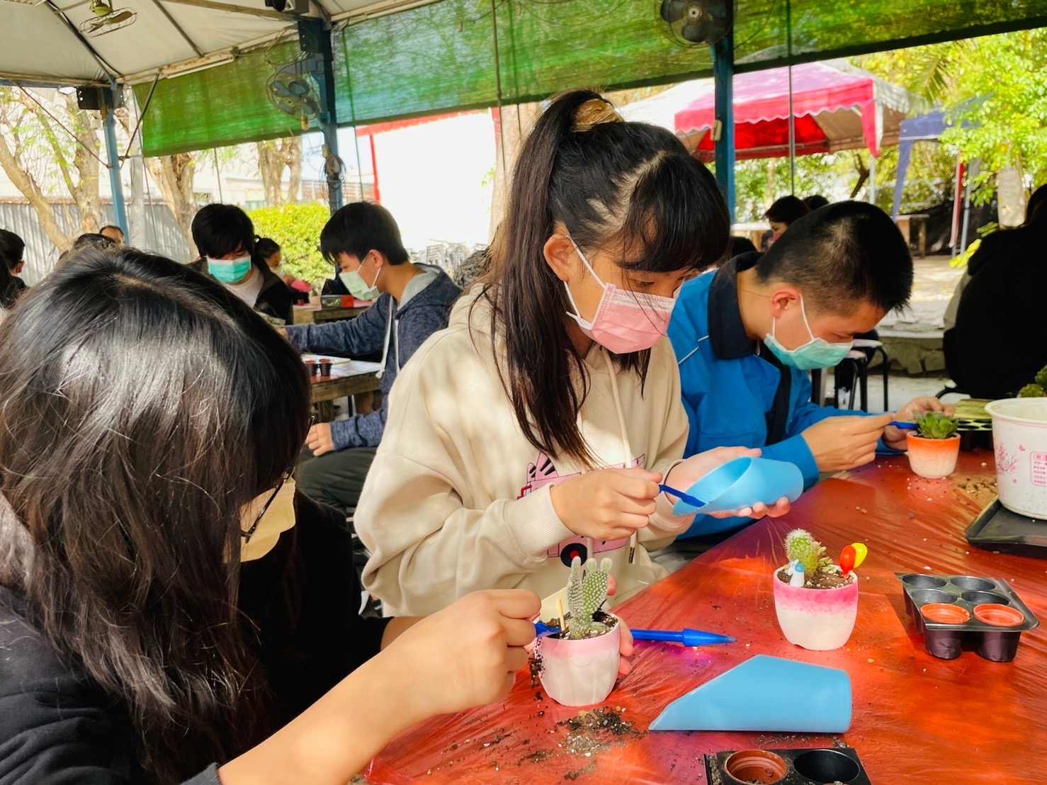 臺中市政府警察局少年隊於日前在潭子區大木塊休閒農場舉辦反詐騙宣導活動之「肉肉雙重奏」。(圖/記者謝榮浤攝)