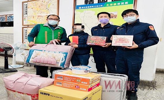 北港警關懷社會公益 結合張榮發基金會雪中送炭