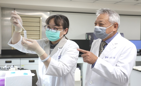 抑制新冠病毒複製 嘉基研究團隊成果獲國際重視