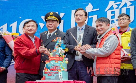 119消防節桃園表揚52位績優消防人員 獲救市民雲集致謝
