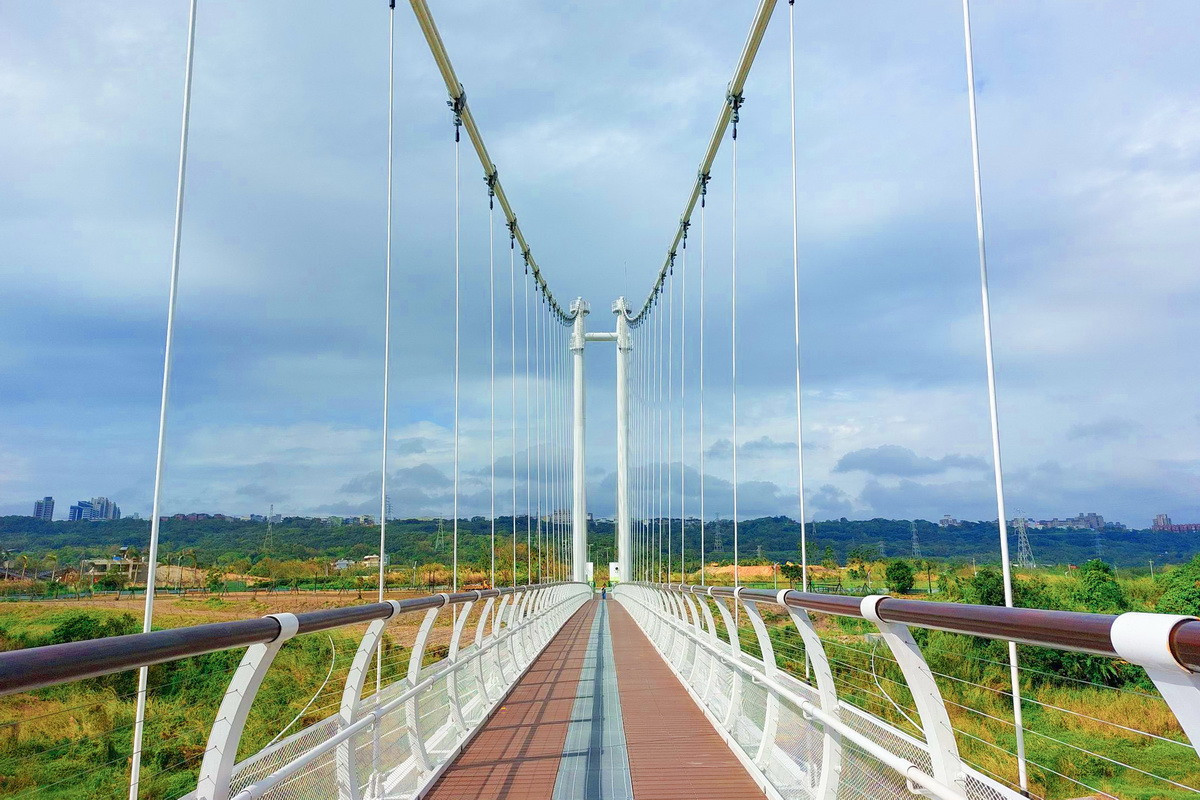橫跨大漢溪兩岸的大溪中庄吊橋,將於1月20日正式啟用,成為大溪亮眼新地標。