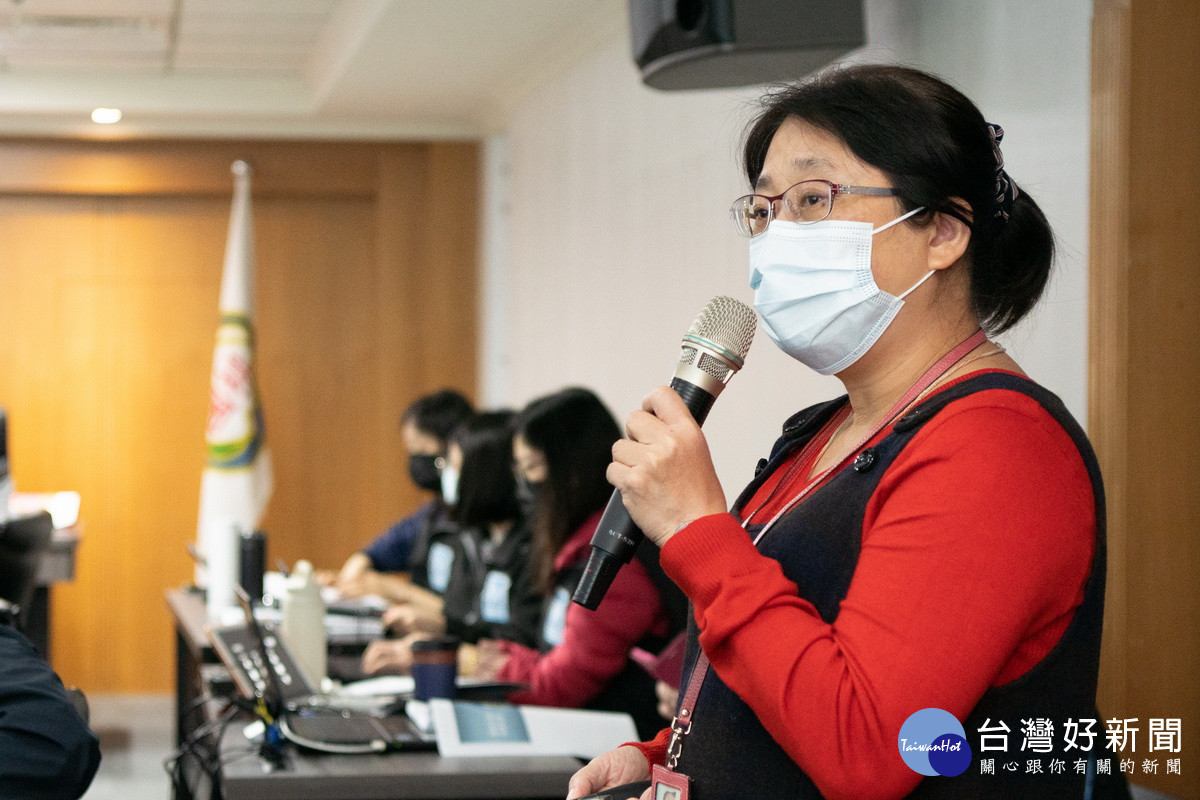 社會局人員於市政會議中進行專題報告後。<br /><br />