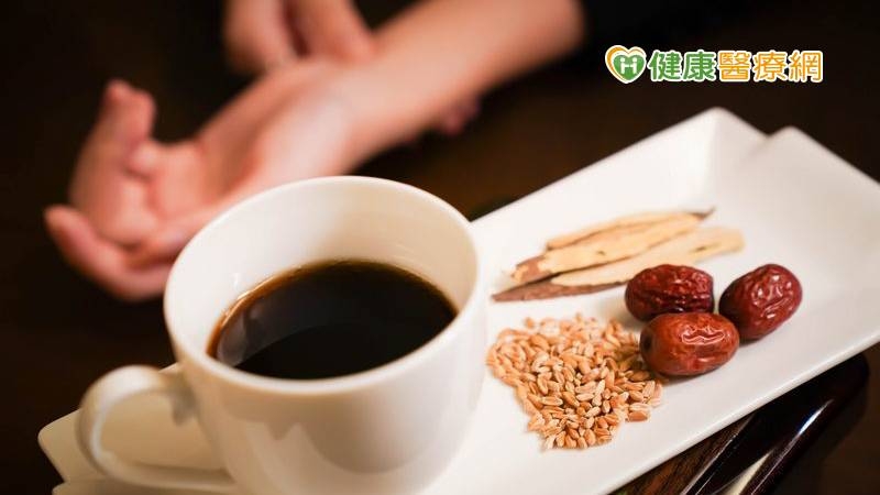 連假熬夜作息亂當心失智、猝死 中醫2大妙招救命