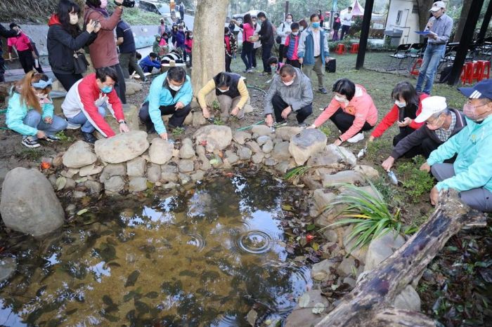 張麗善帶領華山居民打造螢火蟲友善棲地