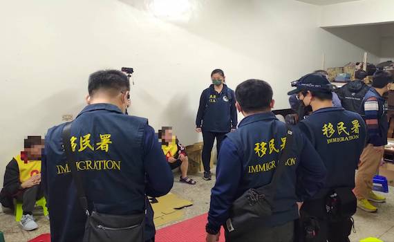 「色碟」賭場隱身民宅地下室　移民署查獲16名越籍賭客