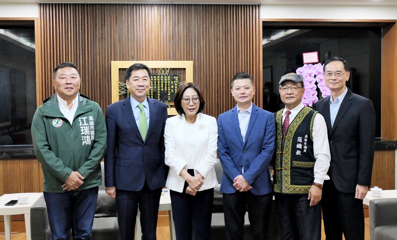 漾新聞|內政部次長陳宗彥南下頒發高雄市正副議長證書 康裕成不忘為議員助理權益發聲