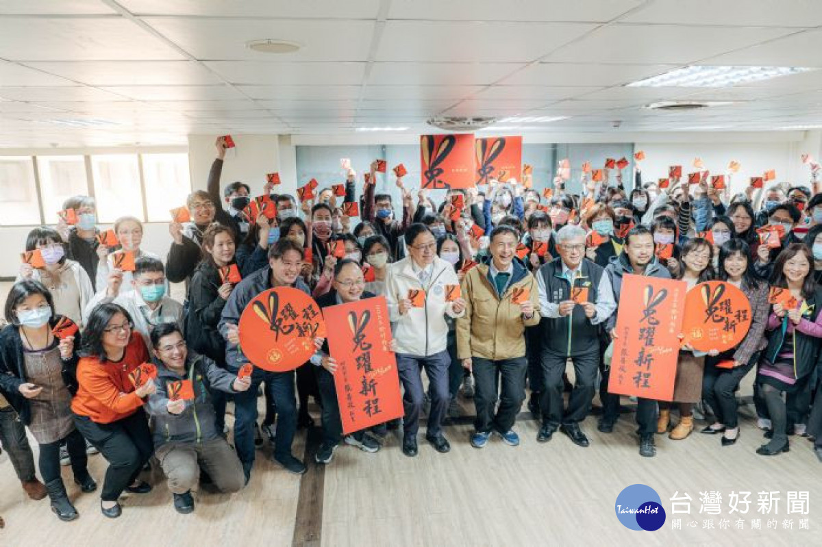 張市長至經發局辭歲,受到同仁熱烈的歡迎。<br /><br /> <br /><br />