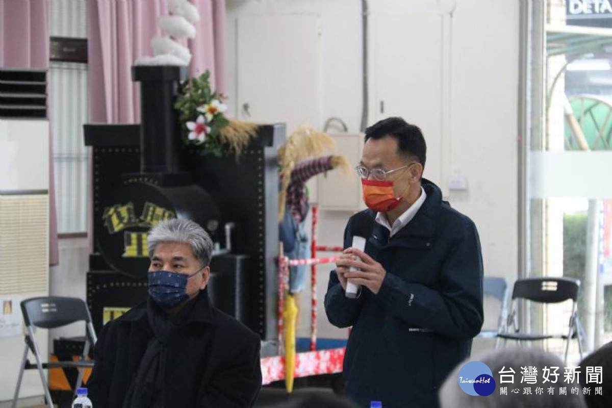 市府秘書長詹榮鋒發表意見。