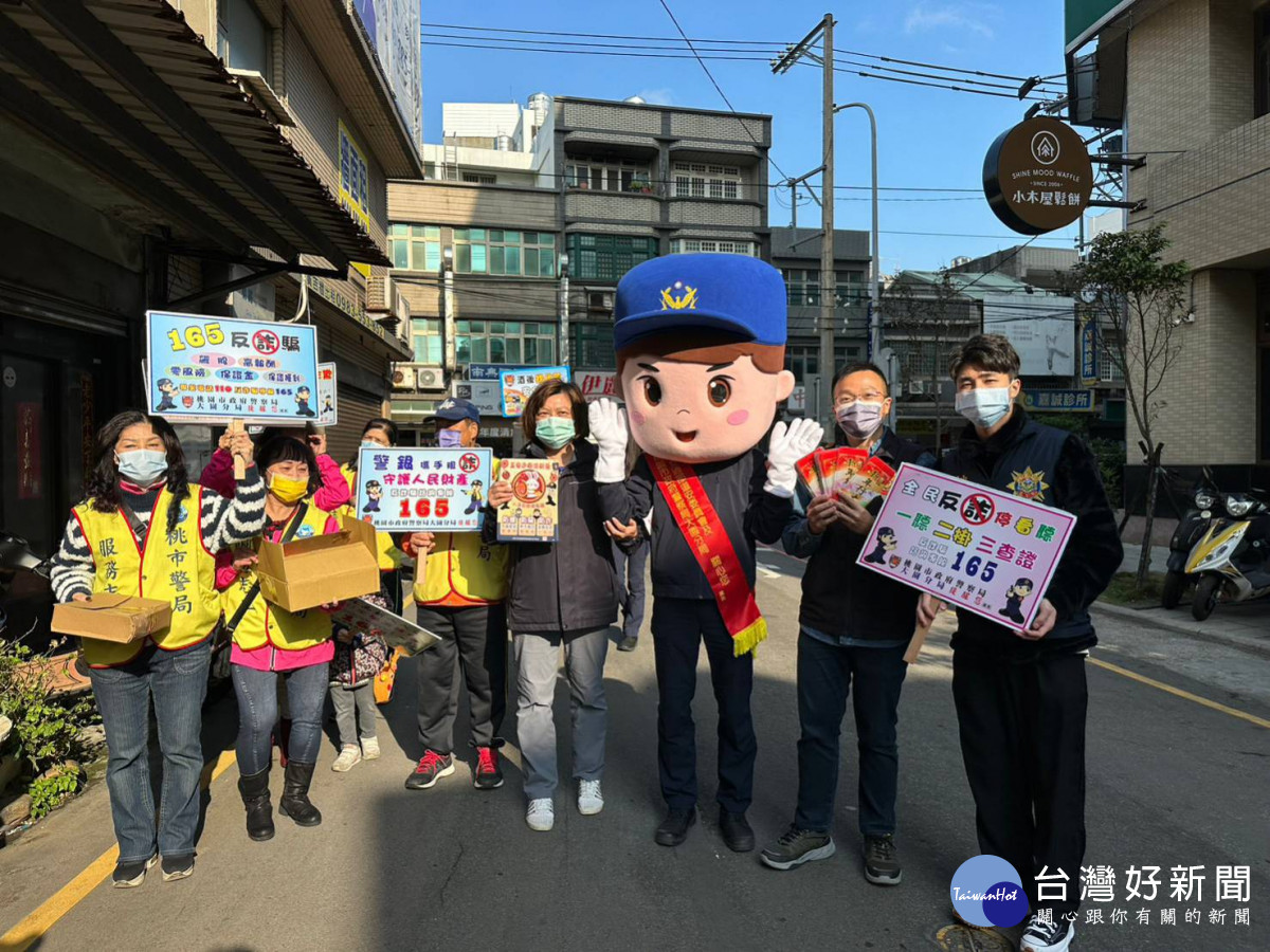 大園警分局春節治安不打烊，市場防搶、防詐騙、防竊及防假鈔宣導。<br /><br /> <br /><br /> 