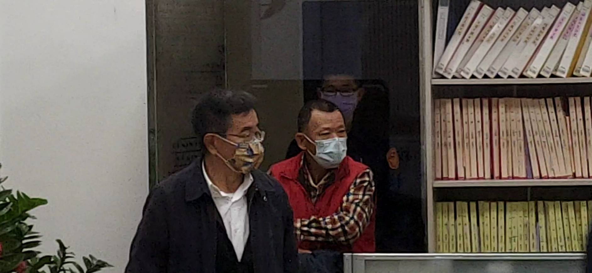 年前最後上班日雄院重開聲押庭,裁准羈押前立委羅志明(左)與夏復翔(右)。王吟芳攝