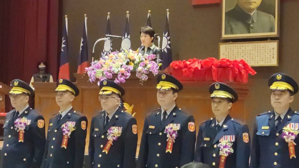 ▲台中市卸、新任分局長、大隊長布達交接典禮，由市長盧秀燕主持 (圖/台中市警察局 提供)
