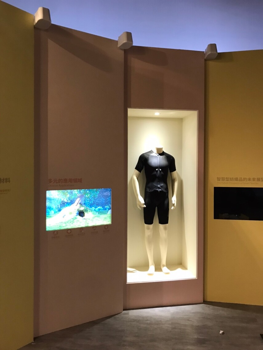 看高雄市科工館衣服工藝展