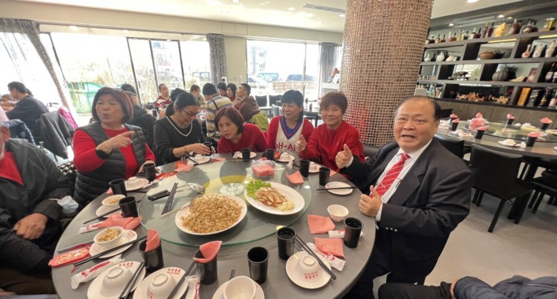 陳光復與惠民啟智中心師生圍爐話家常 感謝老師及志工奉獻