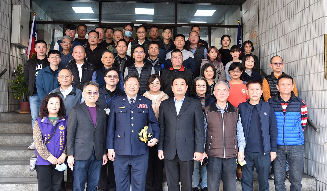 ▲中警第三分局長吳銘淵走馬上任,分局同仁熱烈歡迎 (圖/台中市警察局 提供)