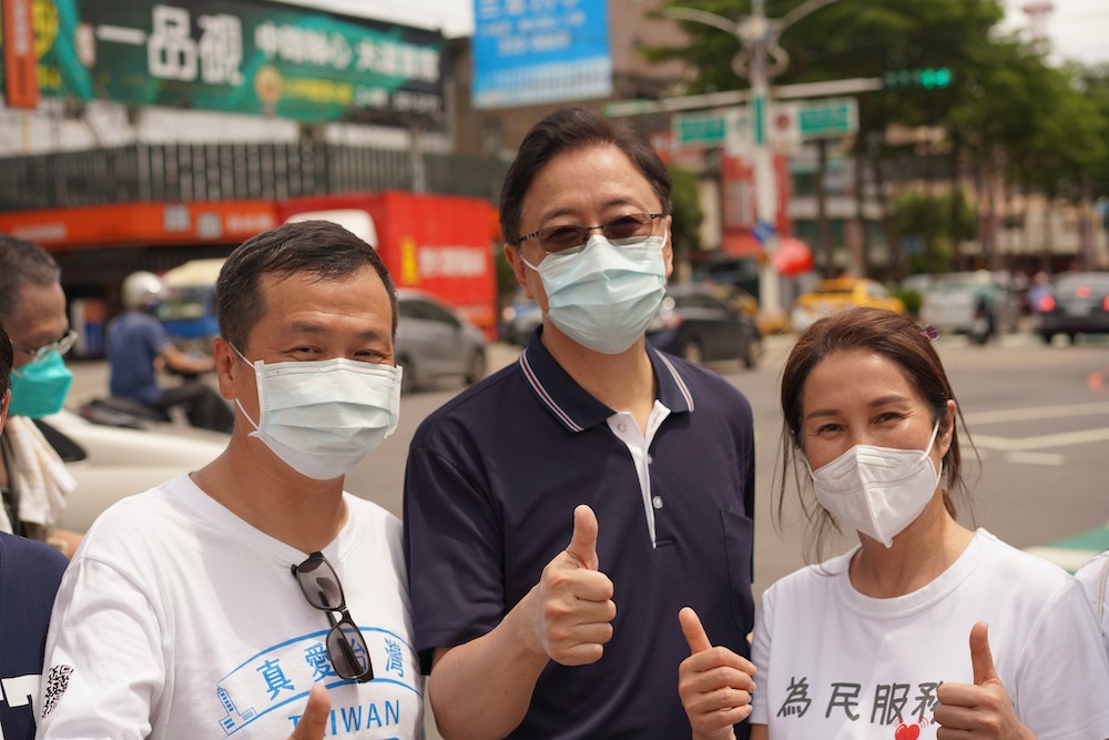 【羅智強立委戰2-2】張善政角色不能少 須還禮讓締造勝利的人情 88 桃園市長張善政於九合一選舉期間,雖與曾經積極爭取提名的前總統府副秘書長羅智強,有過隔空衝突,雙方放下恩怨,彼此合作。