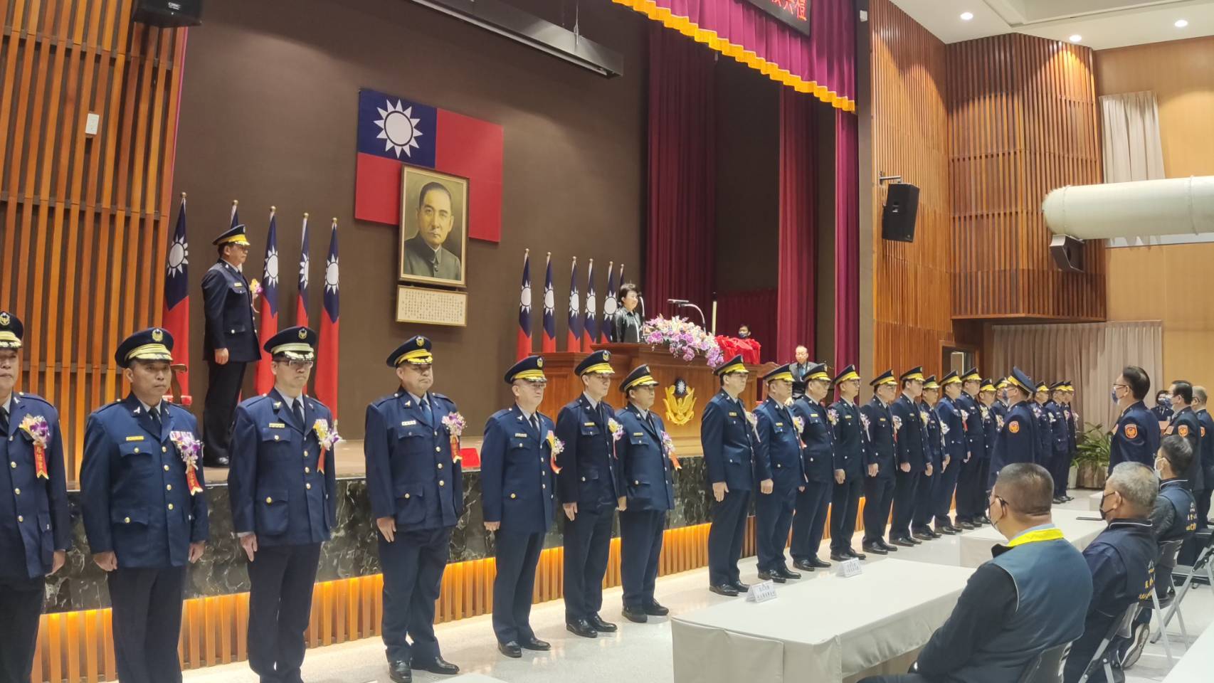 臺中市政府警察局卸、新任分局長及大隊長的布達交接典禮。(圖/記者謝榮浤翻攝)