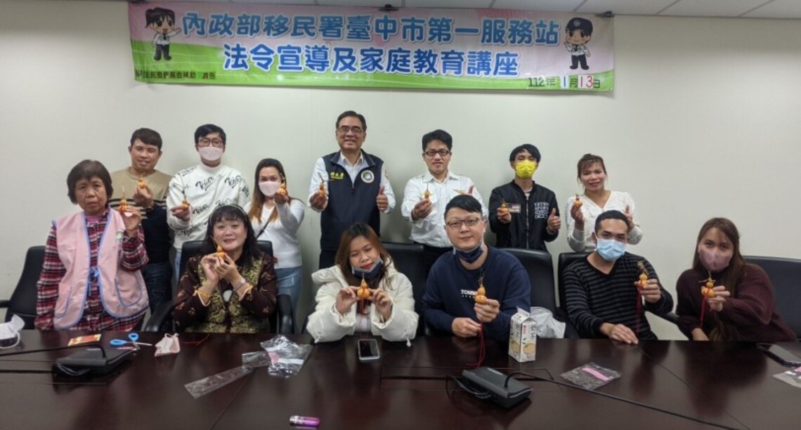 葫蘆吊飾傳「新」意 移民署祝您福祿連連過好年