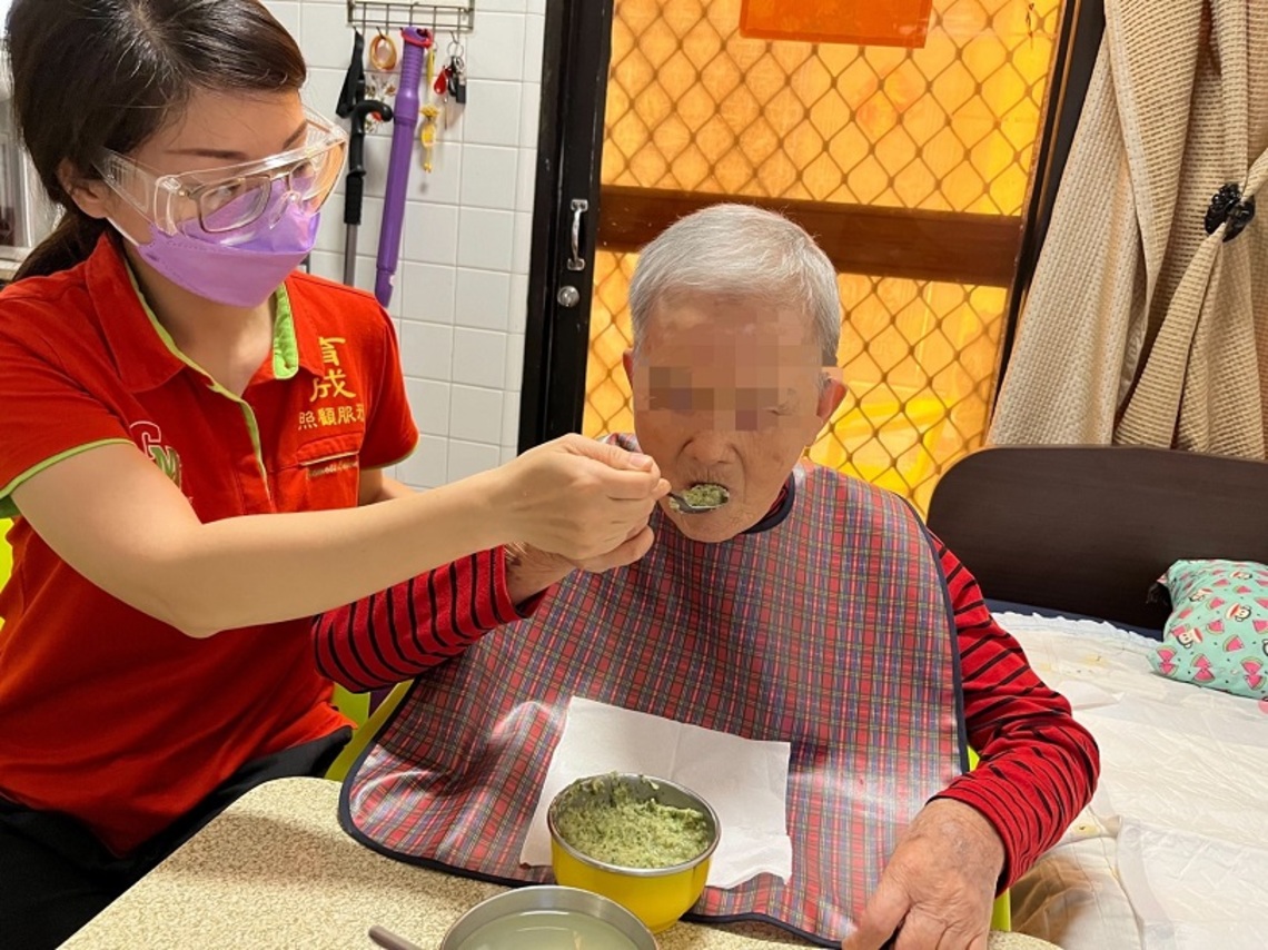 高市長照服務春節不打烊 陪伴長照服務使用者暖心過好年