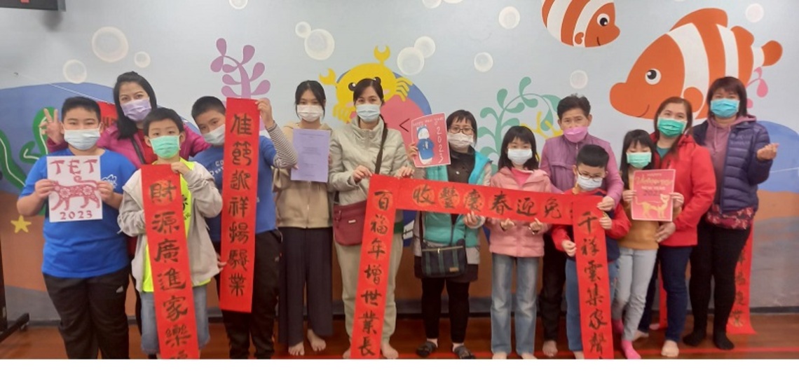 旗津圖書館賀「貓年」 越南姊妹倍感溫馨