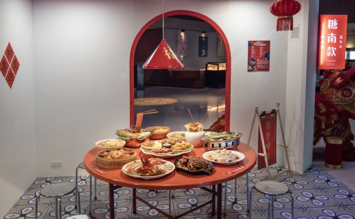 台南大員酒店新春佈置食品模型吸睛