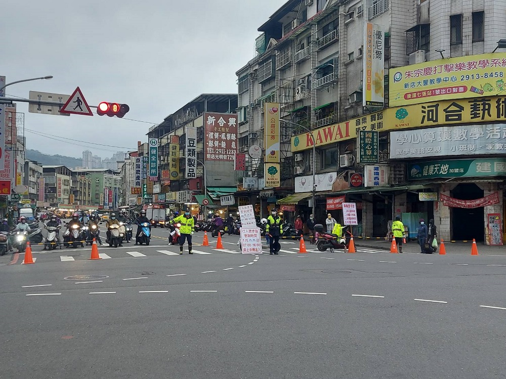 無人機鳥瞰監控路況 新北警機動疏導走春交通不打結 88 254065