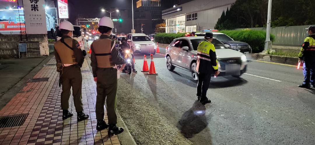 中市警六分局執勤路檢勤務。(圖/記者謝榮浤翻攝)