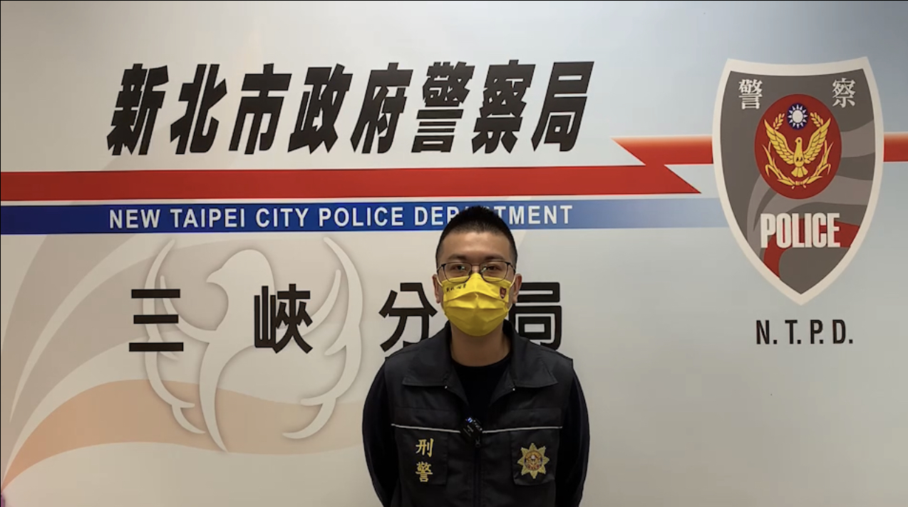 三峽分局偵查隊長梁献堂說明案情。(記者徐煜勝翻攝)