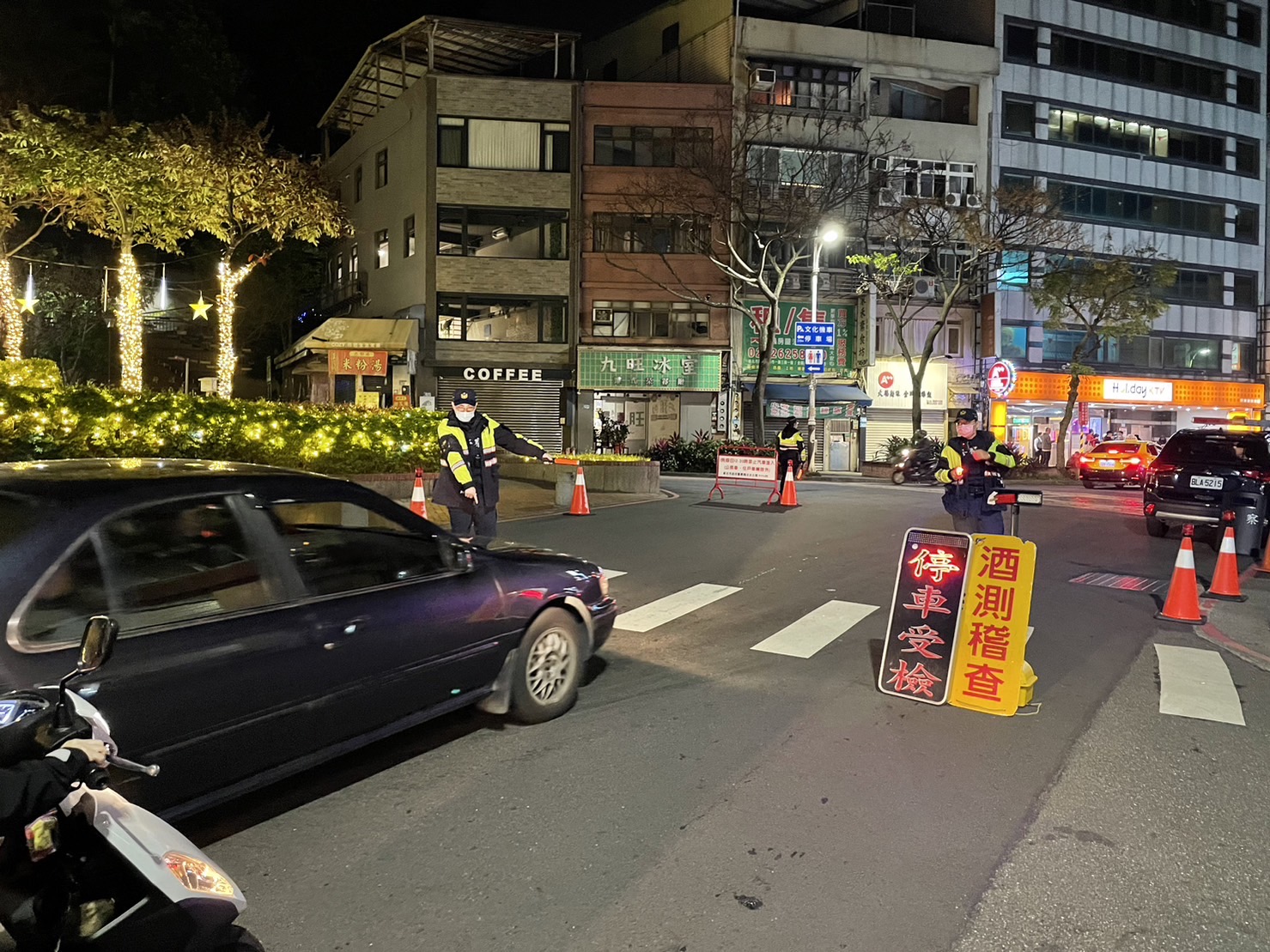 啟動年假模式維持治安平穩、交通順暢、淡水警分局臨(路)檢總動員