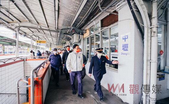 視察桃園機捷高鐵台鐵春節旅運 張善政感謝值勤人員堅守崗位