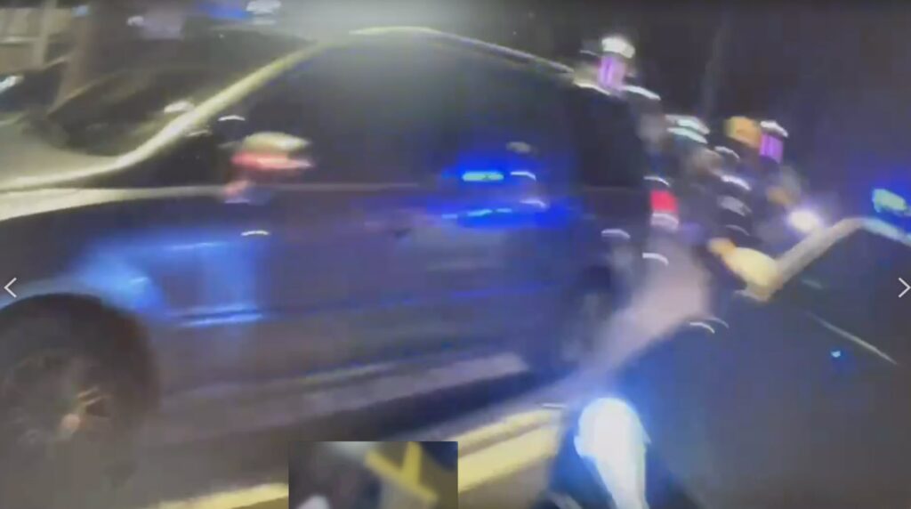員警鳴笛攔截後，鳴槍示警，犯嫌第二次逃逸