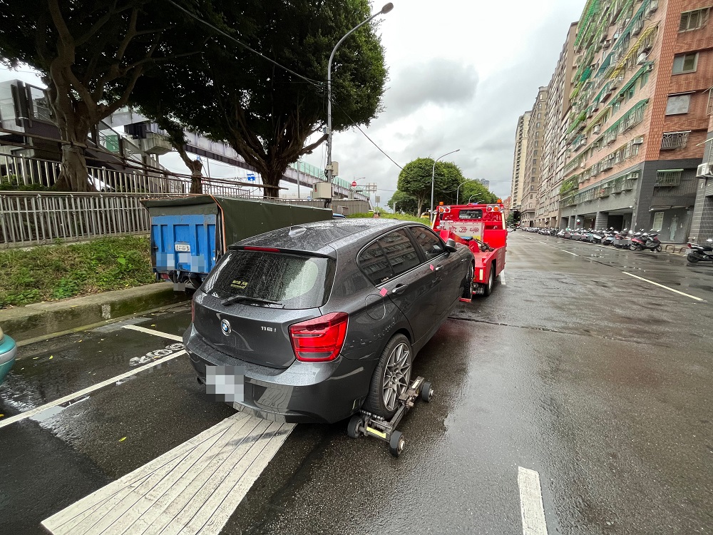 欠繳罰款BMW汽車查封拖吊 駕駛竟回要查清車輛價值再處理 88 A538D573 EA1B 4925 BB3D B82DE9E12BE9