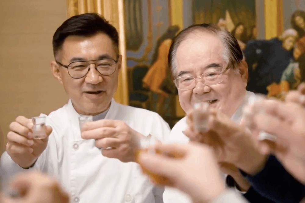 小編笑爆!江啟臣玩猜謎 亂答兔子有12腳趾 90 江啟臣與國民黨員聚餐