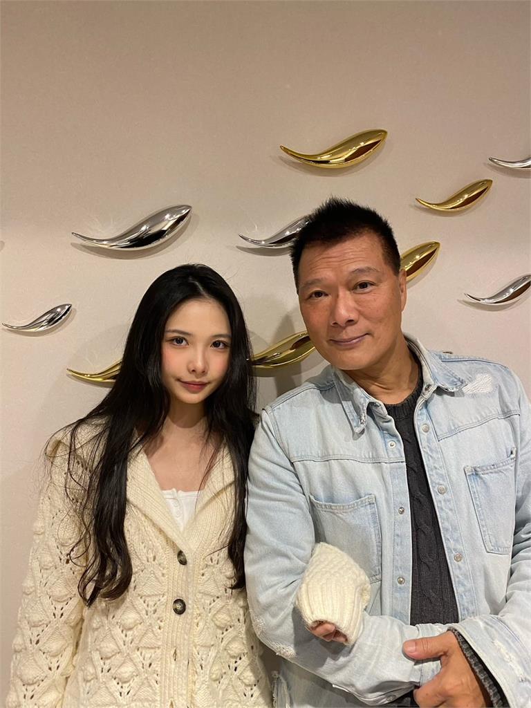 蔡詩萍「校花級女兒」正面無碼照被出賣!親密1舉動網暴動:要擔心了