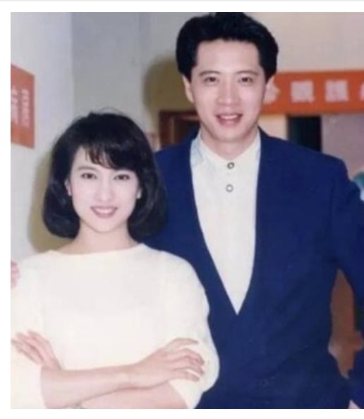 歐陽娜娜回台灣吃團圓飯!意外出賣62歲歐陽龍「滿頭白髮」真實狀態