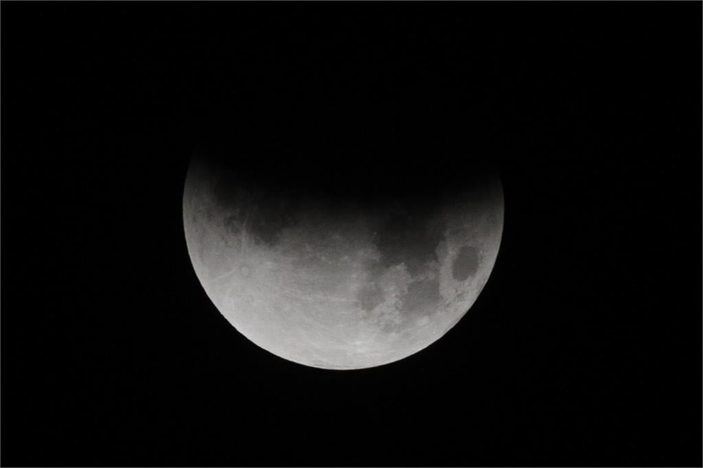 兔年到月兔「也湊熱鬧」?今晚月球是1337年來最靠近地球