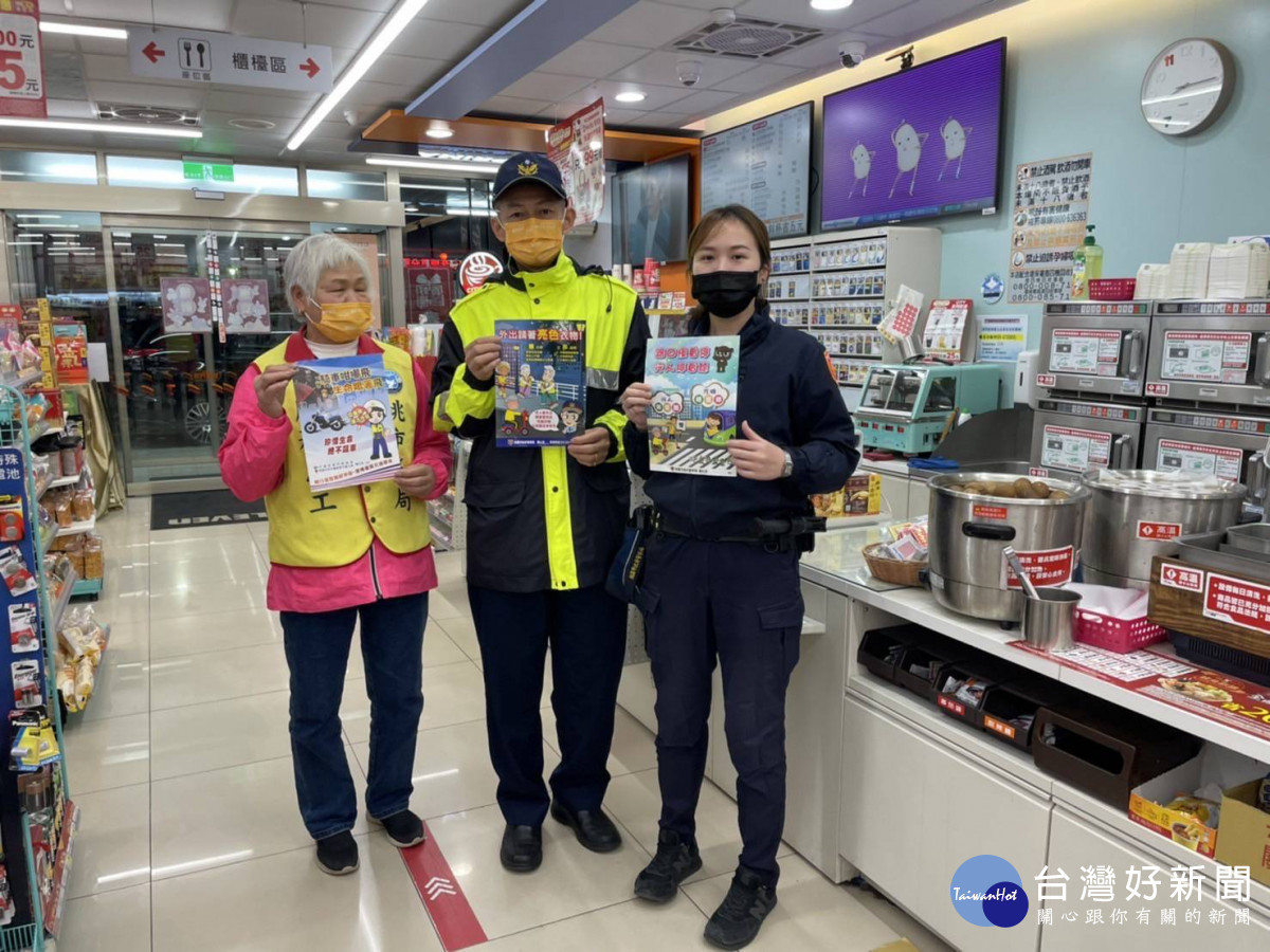 春節廟宇人潮多,大園警交通疏導管制。