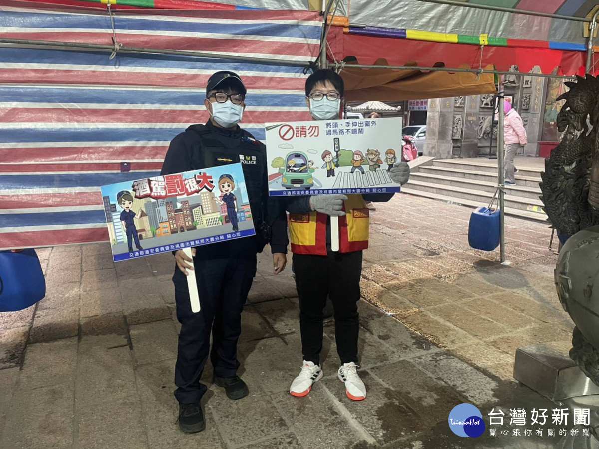 春節廟宇人潮多,大園警交通疏導管制。