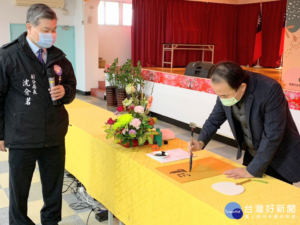 平鎮警分局辦理112年寒假少年犯罪預防宣導工作,舉辦「年假來降肉!多肉「藝」起 fun」活動<br /><br /> 。