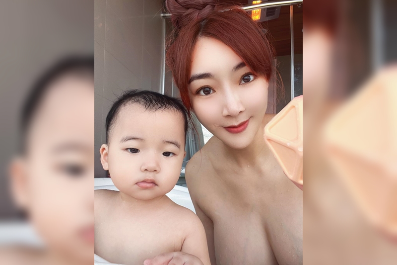 資生堂千金李宓與兒子泡澡