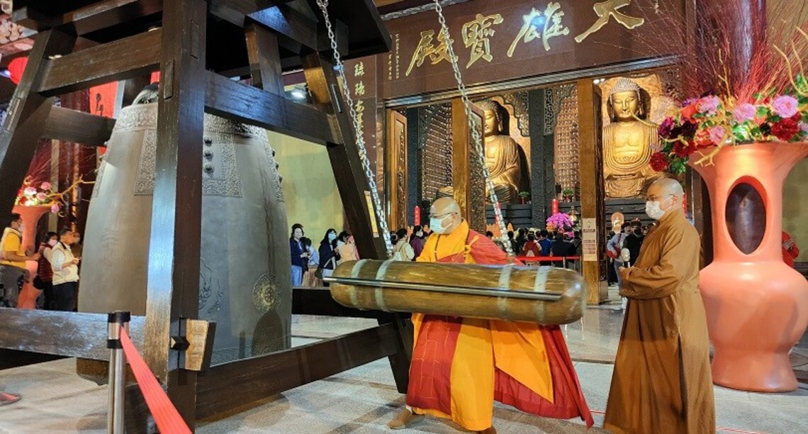 佛光山辭歲燒年香　迎春修行最吉祥