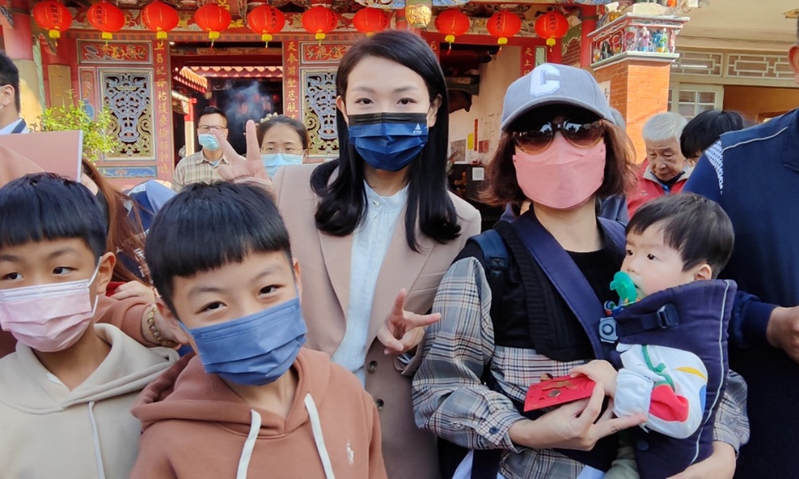 高虹安今持續廟宇祈福參香 祝民眾福兔迎祥運勢長虹