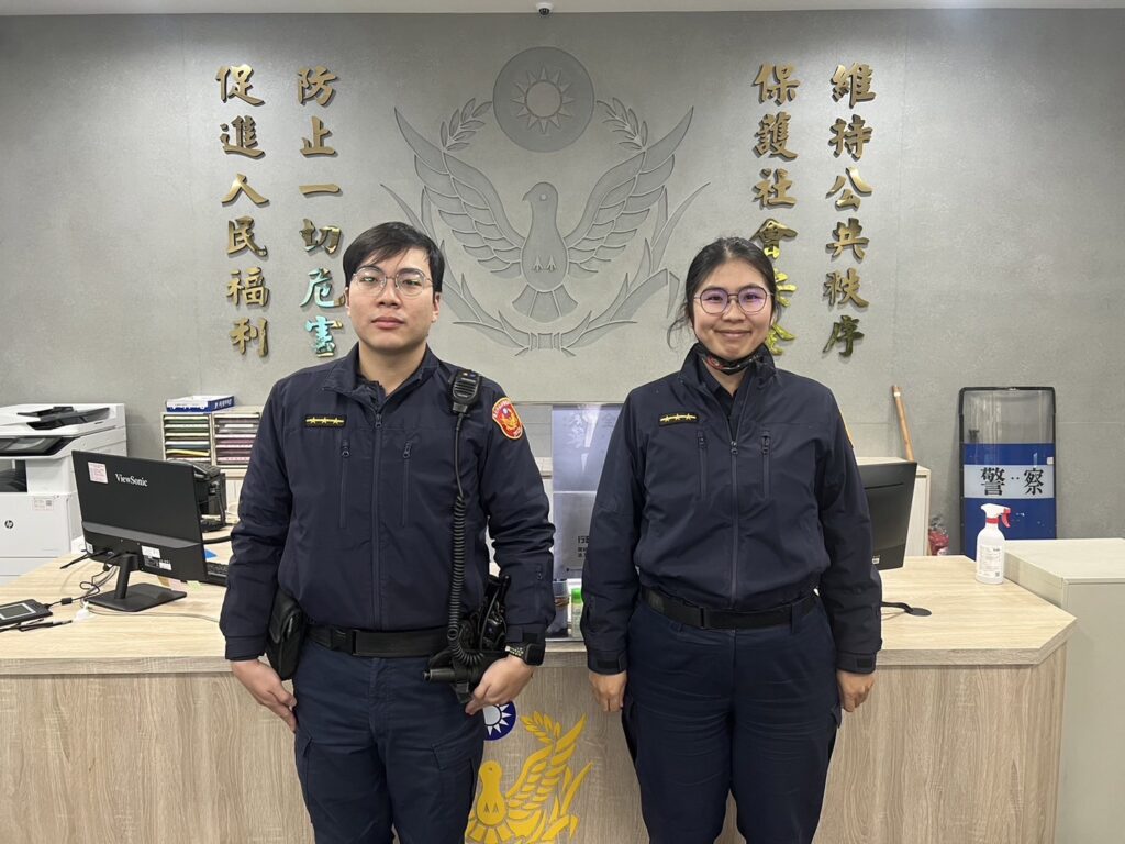 藍姓女子以刀割劃傷右手腕,並作勢從住處跳樓輕生。士林分局社子派出所警員王義誠、戴玉華等2員與119救護人員不斷地勸說藍女就醫