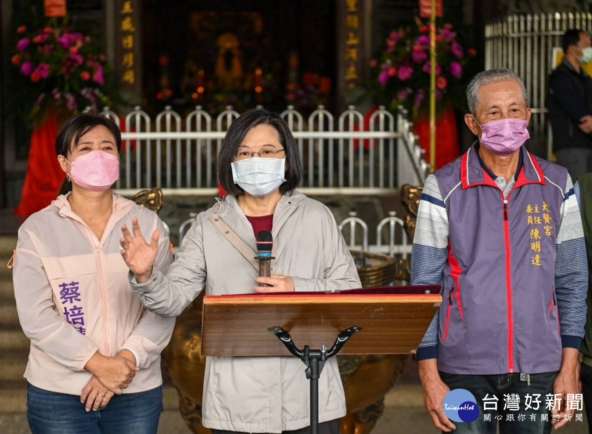 蔡總統特別關心蔡培慧投入的立委補選,力薦蔡培慧不受地方派系、家族和黑金政治影響,絕對可以為南投謀求真正福利。