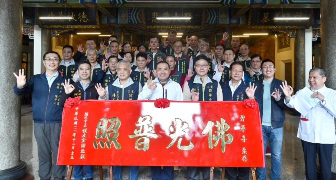 大年初二侯友宜至三重及新莊廟宇參拜 祈願疫情過後經濟起飛
